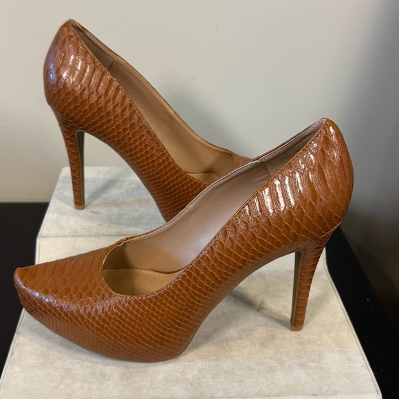 BCBGeneration Women's Penni Platform Pump Stiletto, brown, size 11, NWOT - Picture 3 of 10